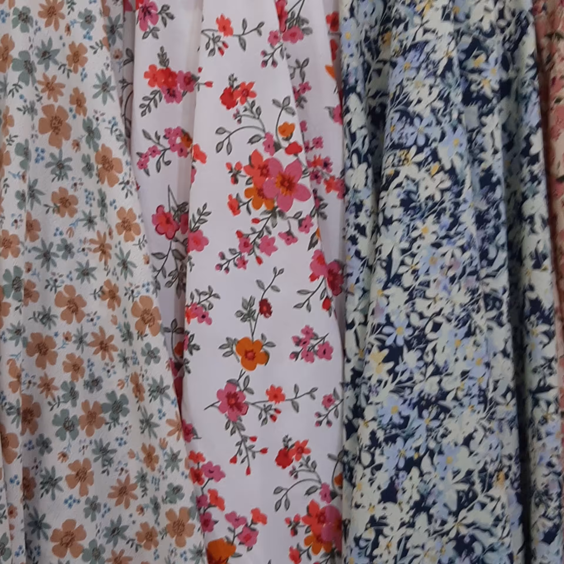 پارچه کرپ حریر طرح دار 