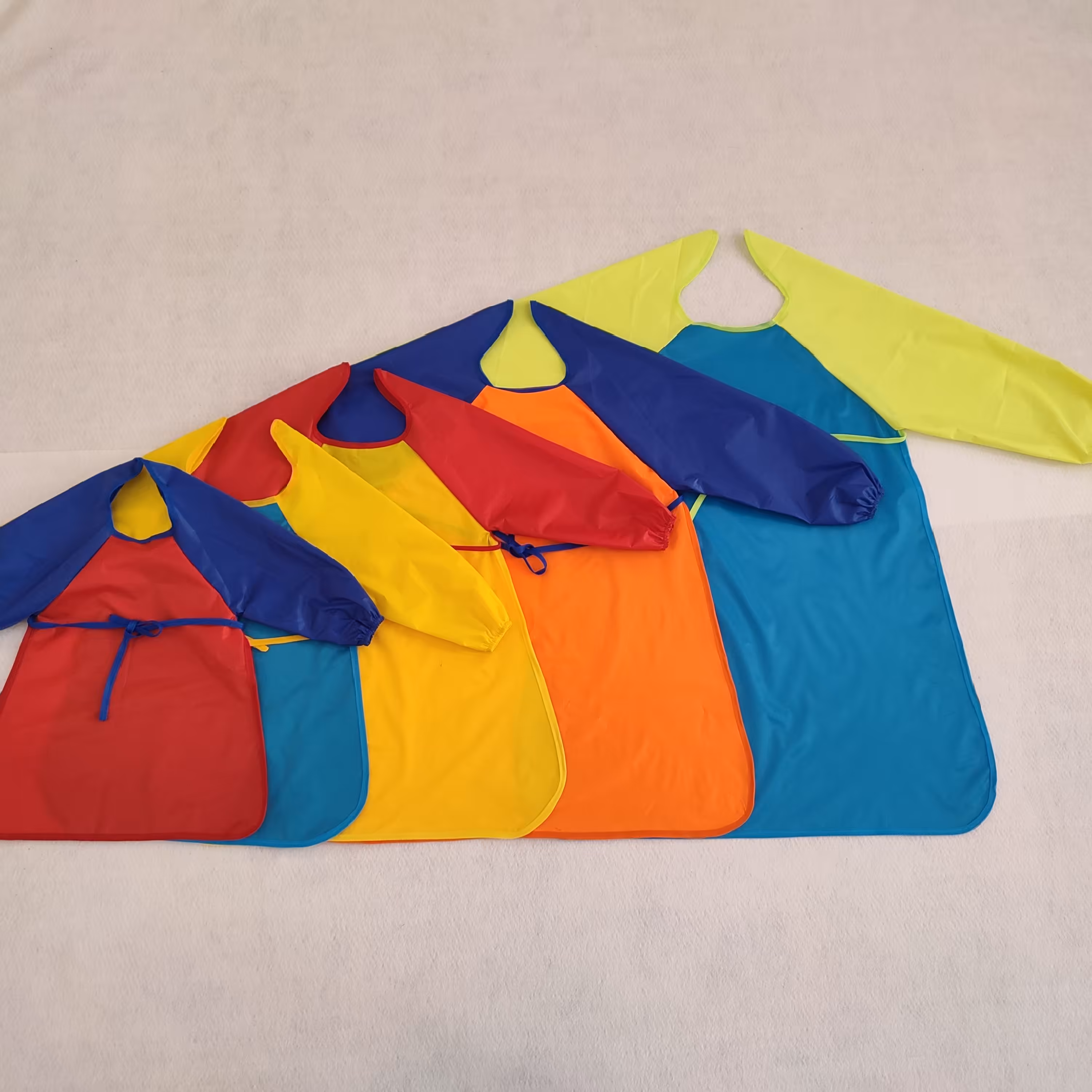 پیش بند نقاشی کودک