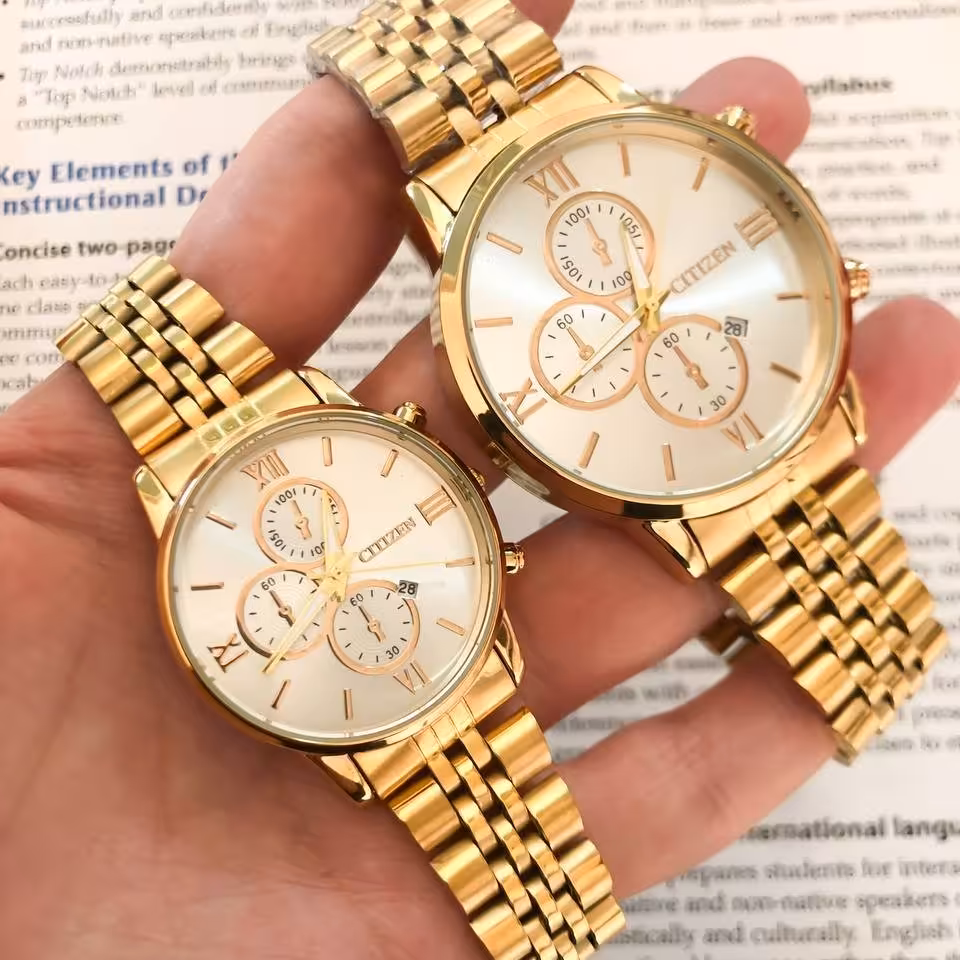 ست ساعت زنانه و مردانه مارک سیتیزن بند استیل طلایی صفحه سفید دارای کارت گارانتی