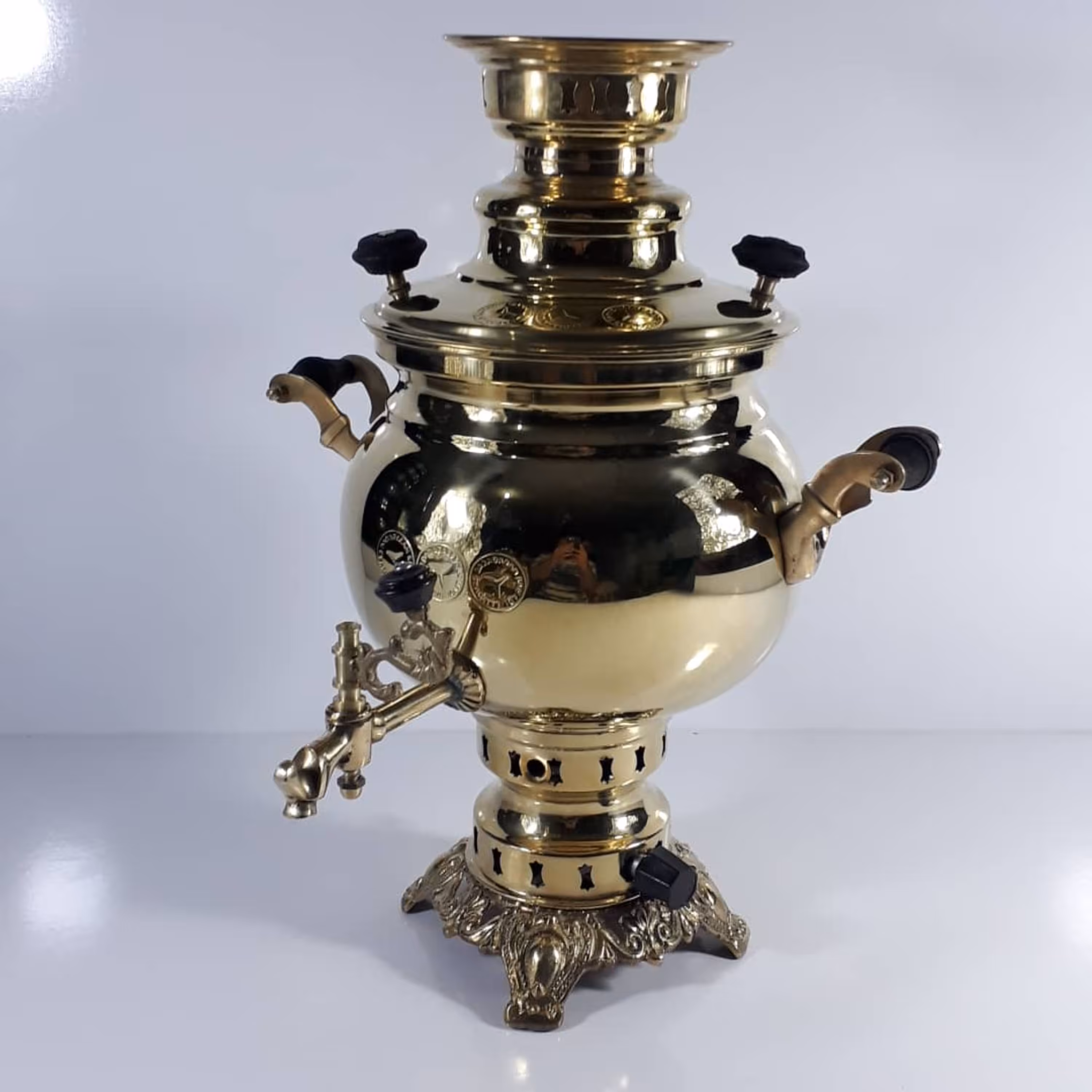 سماور گازی برنجی 6 لیتری طراحی زیبا و محکم بدنه برنجب ضخیم