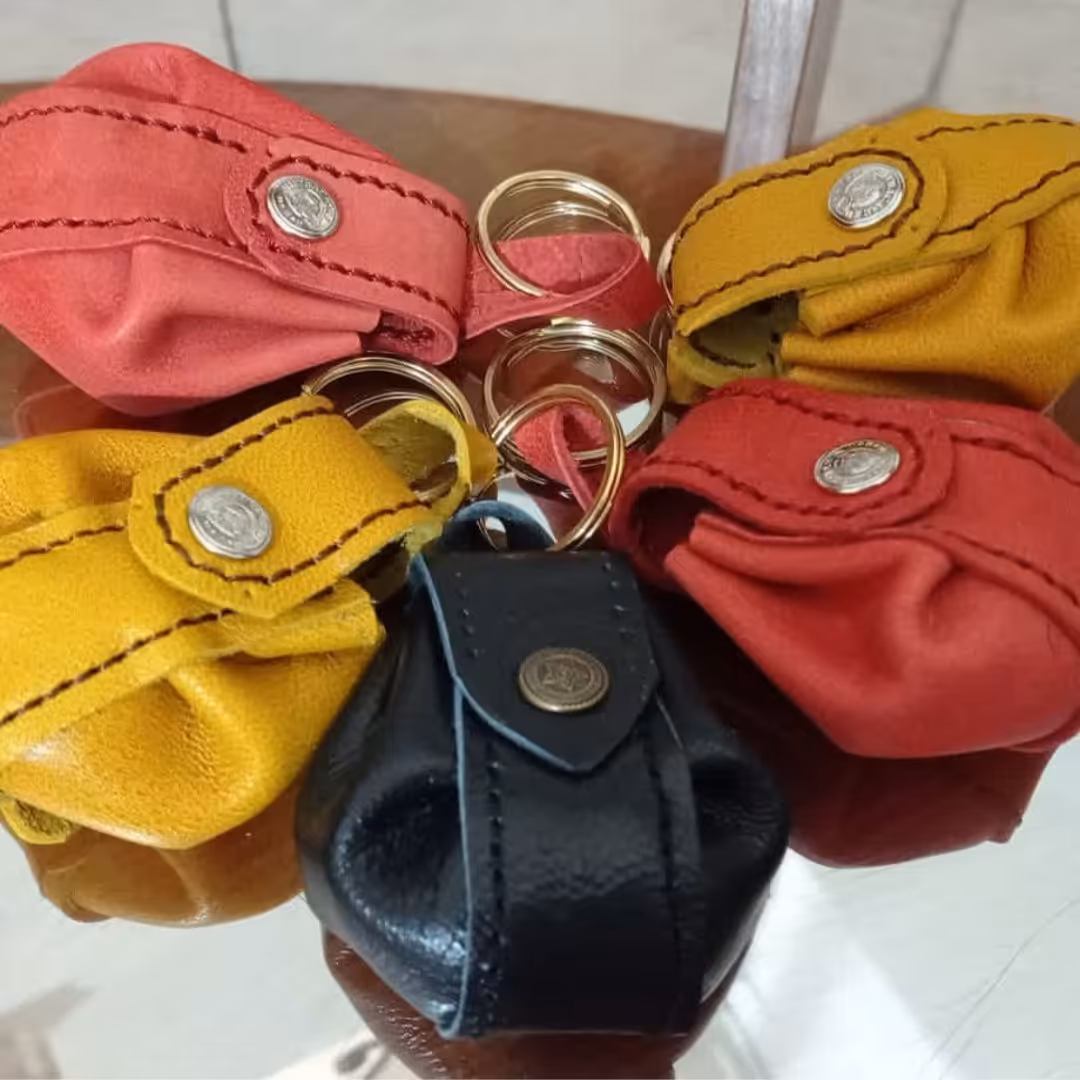 جا کلیدی کوله گوگولی و ناز  جنسش چرم طبیعیه هر کی میبینه عاشقش میشه