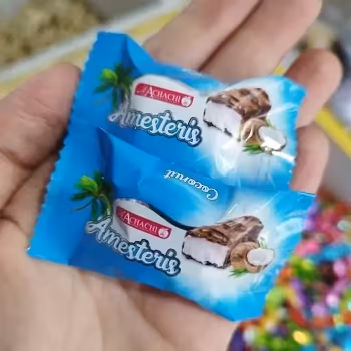 شکلات نارگیلی خوشمزه و تازه آچاچی(یک کیلو)