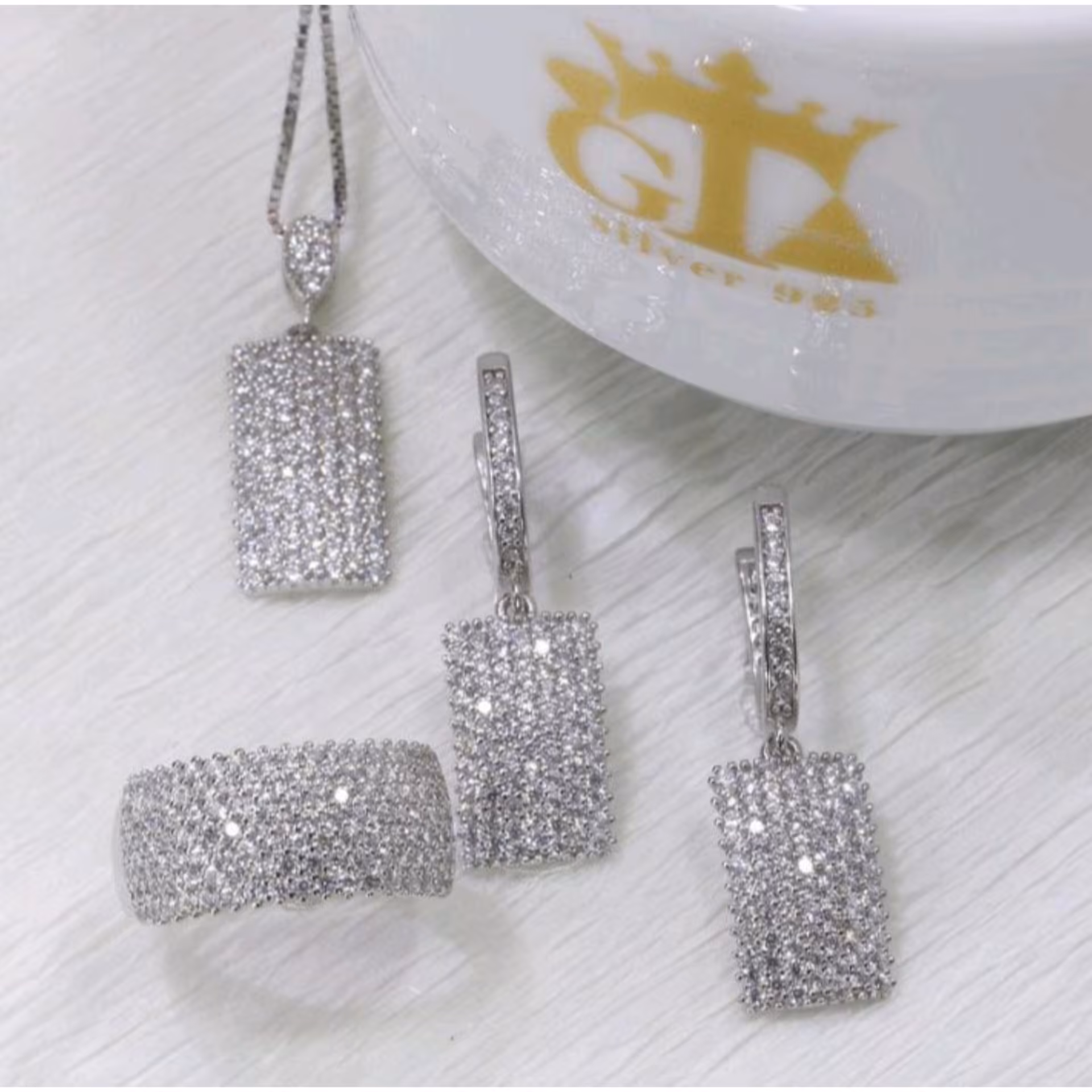 نیمست جواهری زیبا و شیک نقره عیار925 اصل آبکاری طلا درجه یک