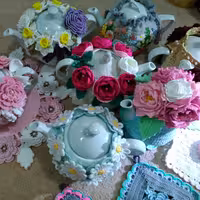 کاورقوری قلاببافی با گلهای کتان ترک ابعاد قوری ارتفاع12سانت دور قوری 45سانت