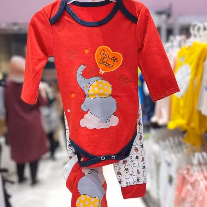 سه تکه فیل قرمز