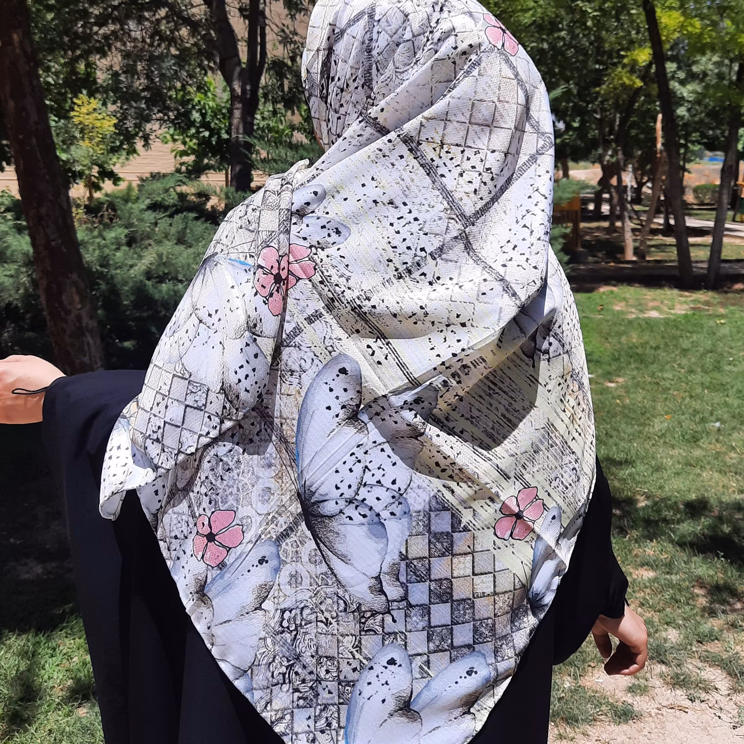روسری پروانه اس