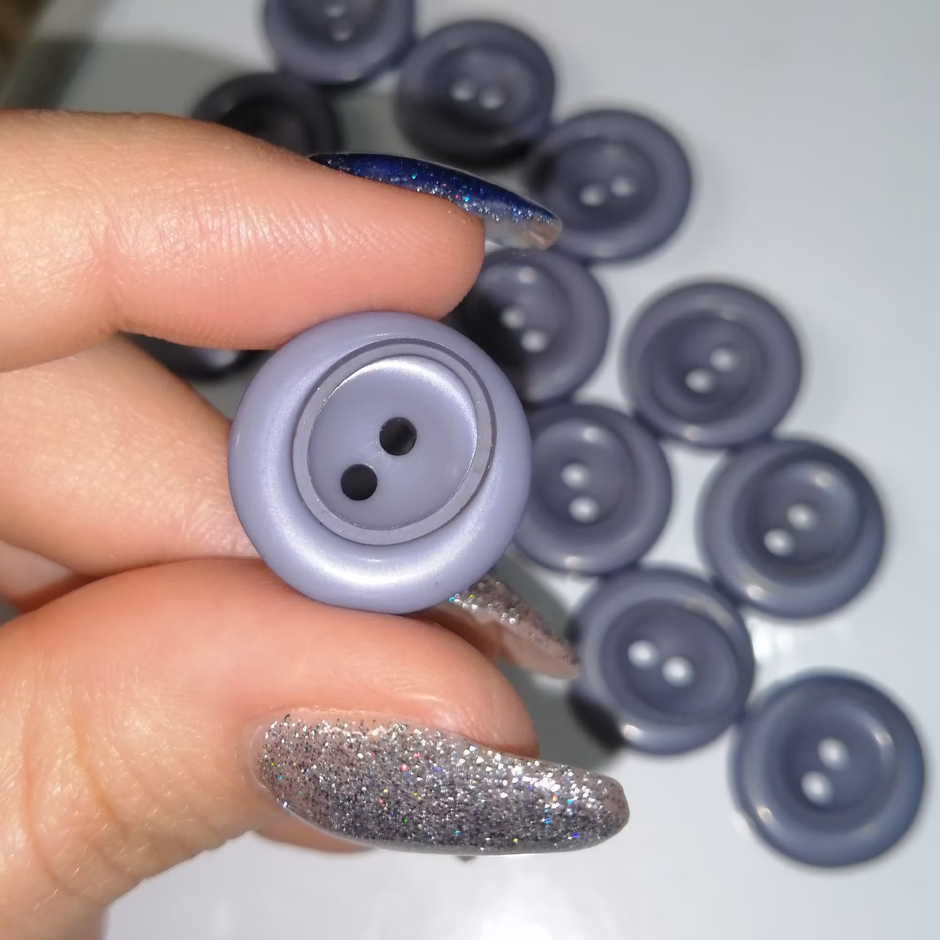 دکمه لباس طرح دار رنگ آبی کوچک در بسته 13 عددی 
