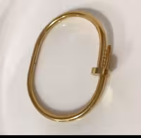 دستبند میخی کارتیر طلایی  استیل رنگ ثابت و مناسب استفاده روزمره ارسال رایگان