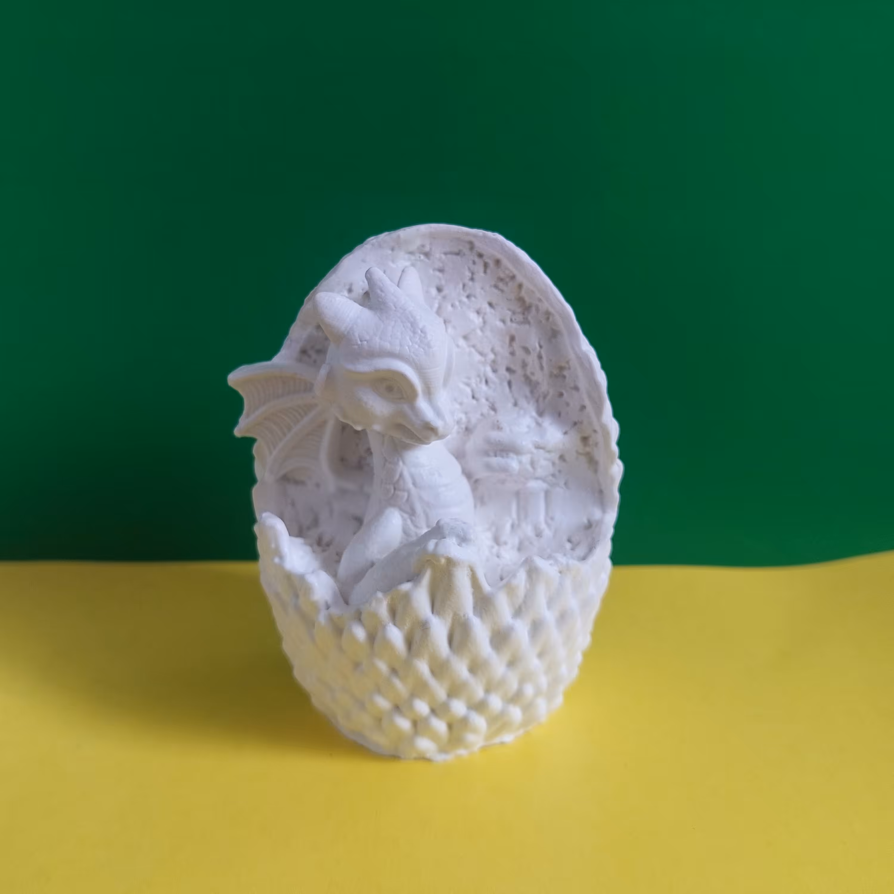 بیس خام اژدها تخم مرغی نماد سال 1403