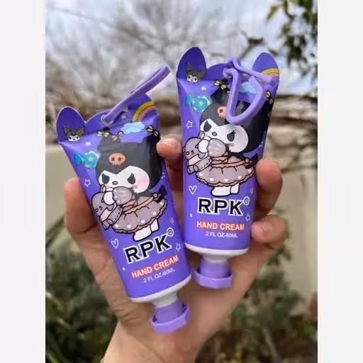 کرم دست کرومی آویز دار بنفش فانتزی کیوت پینترستی روشن کننده ضد خشکی پوست آبرسان مرطوب کننده خوشبو