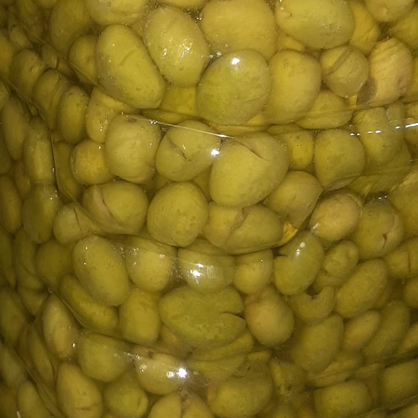 زیتون کنسروی و شکسته 