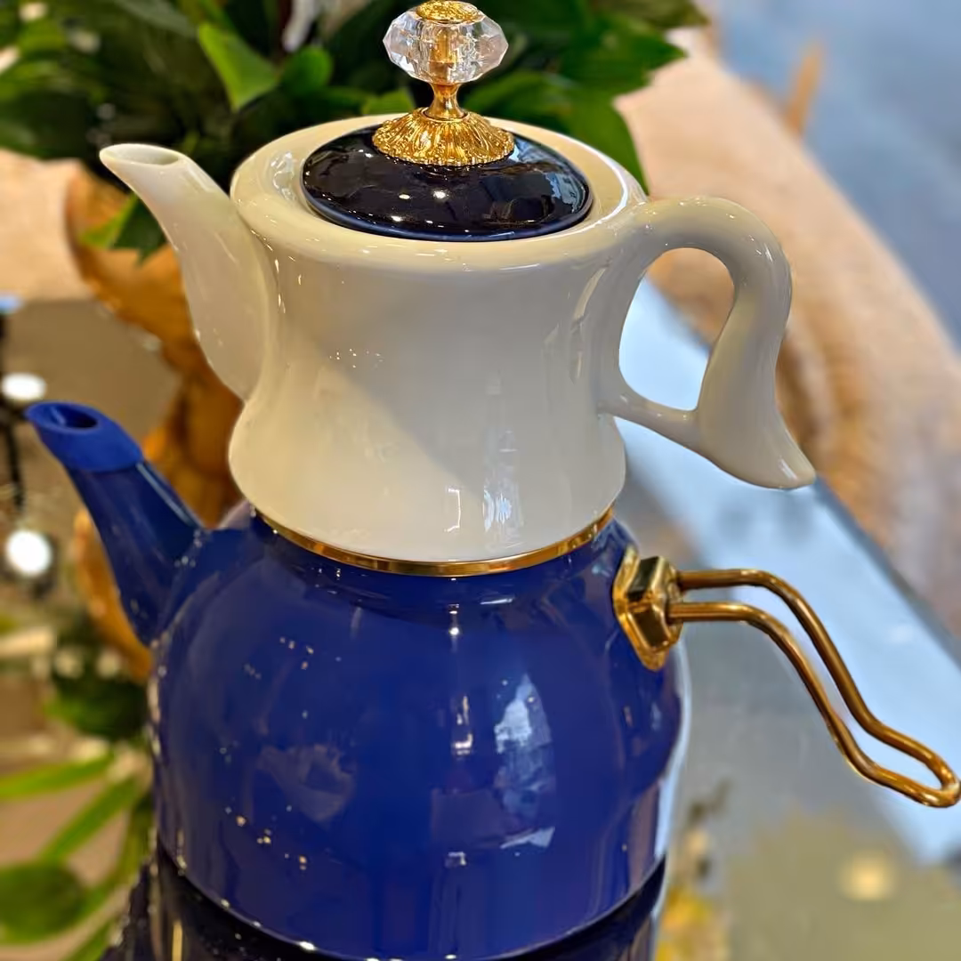 کتری و قوری لعابی چینی
برند Duffy ترک
کتری لعابی ، قوری چینی 
دستگیره استیل آبکاری شده
هزینه ارسال به عهده مشتری