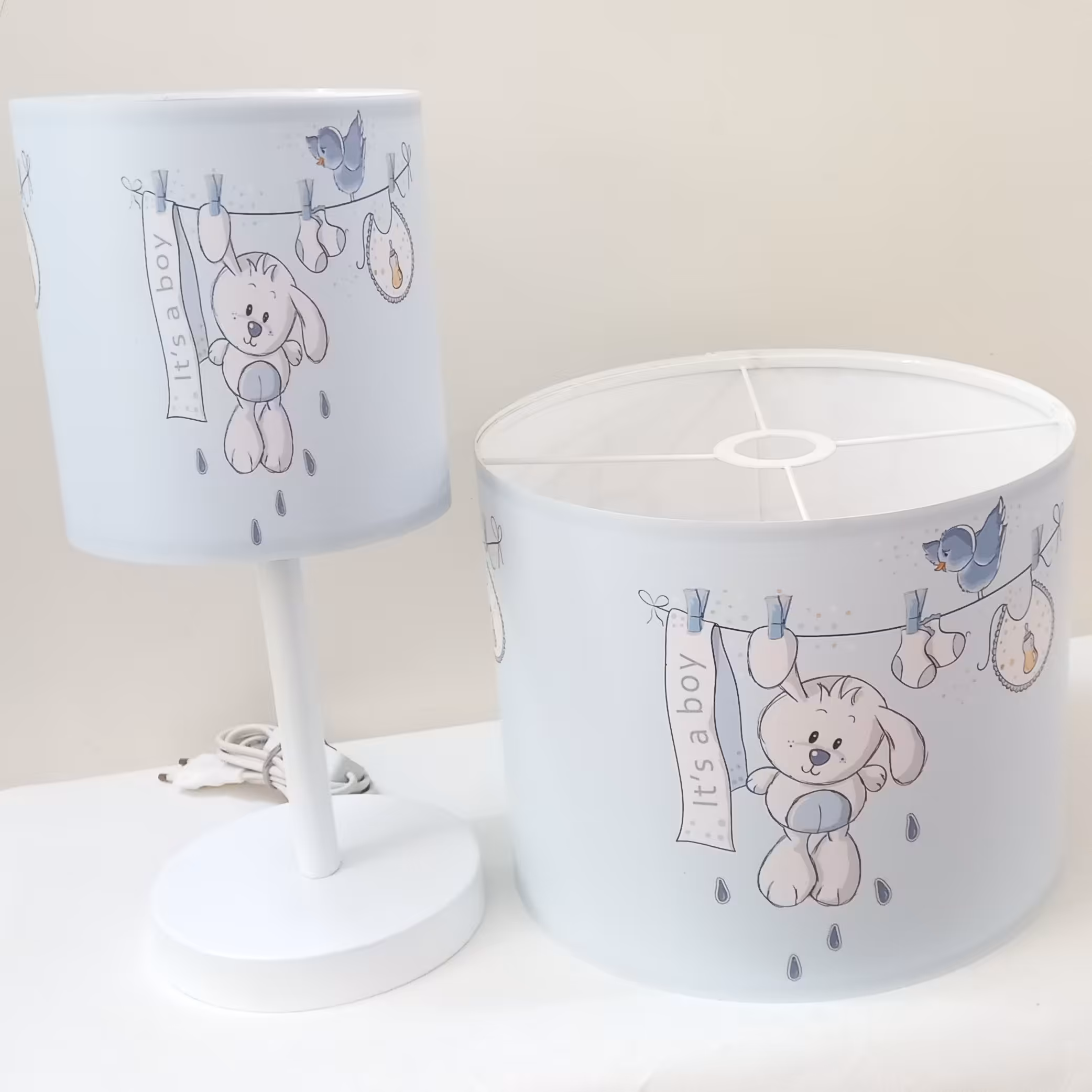 لوستر و اباژور طرح خرگوش روی بند پسرانه