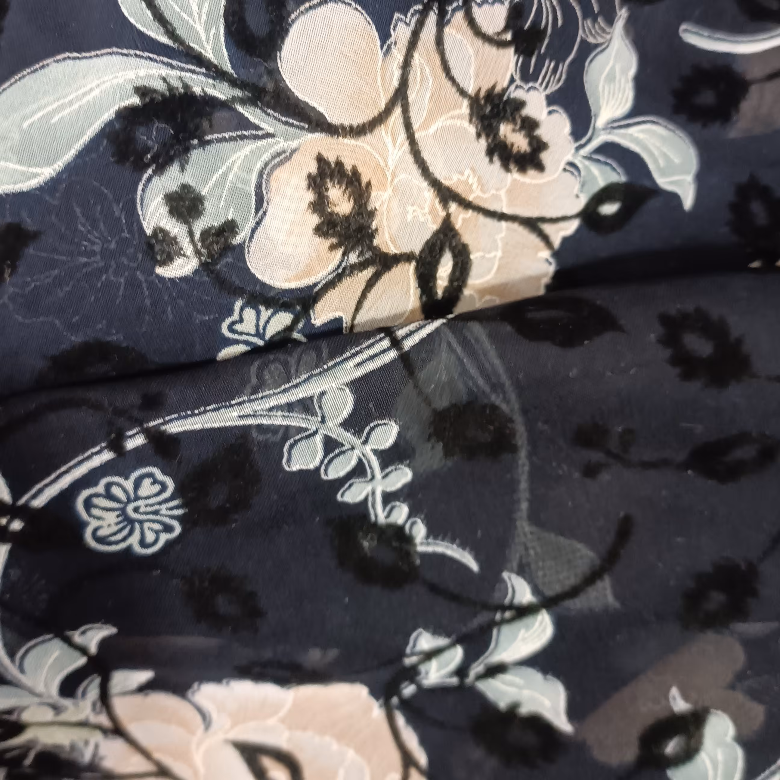 پارچه چادری زنانه حریر مخمل کوب پارچه اندونزی