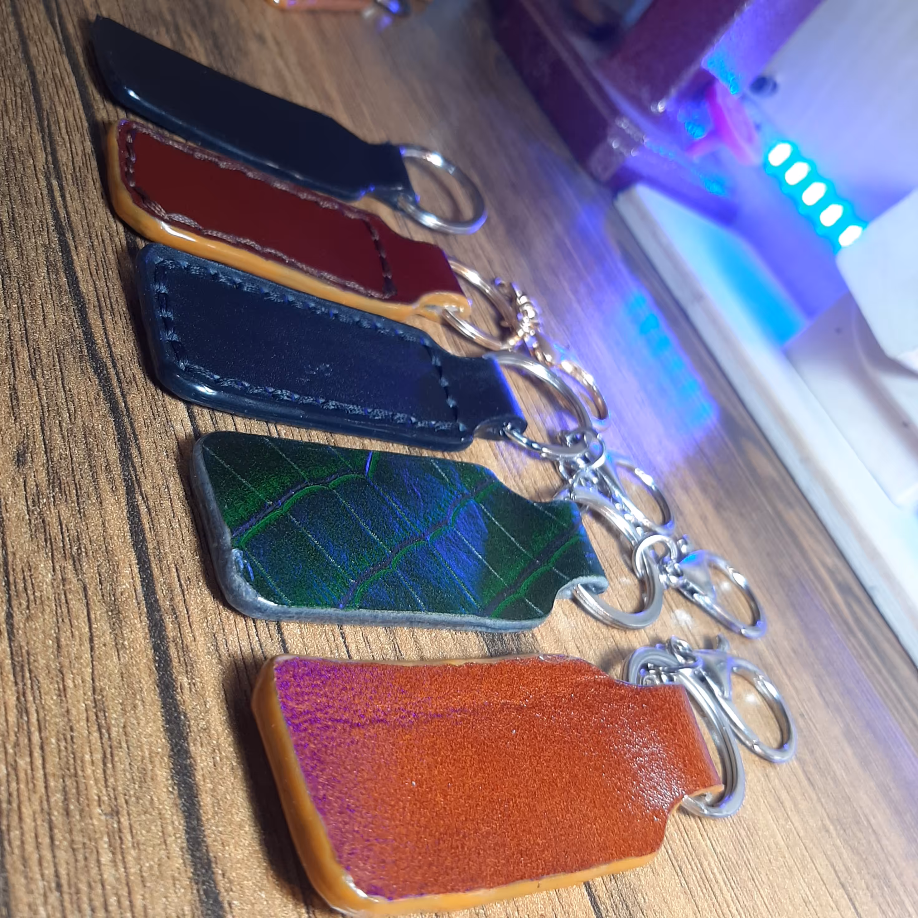 جاسوییچی چرم طبیعی مدل js100  .