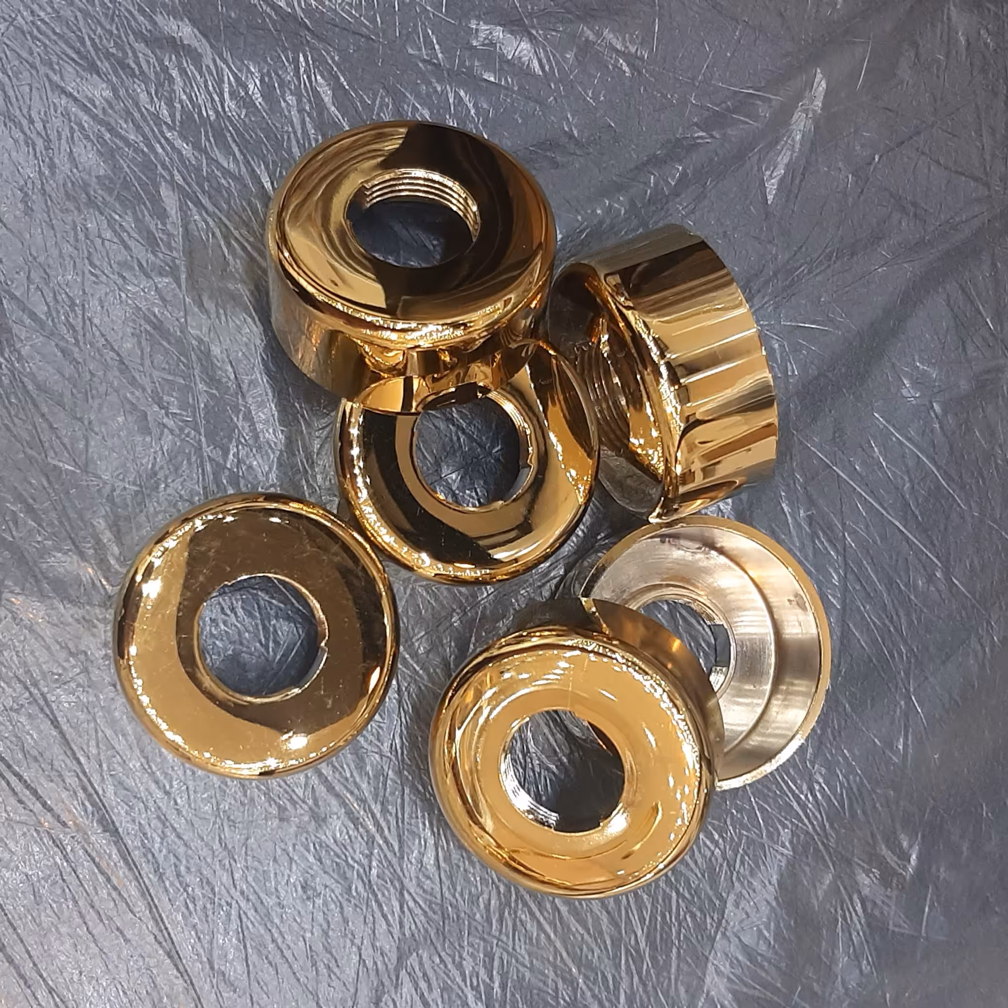 قالپاق پشت شیر مخلوط طلایی