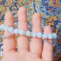 دست بند سفید مات آویز دار