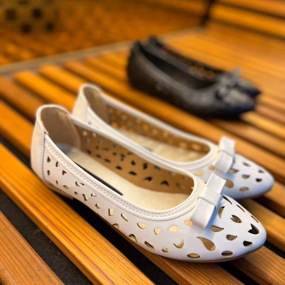 کفش مجلسی 
تابستونی سبک و راحت  
کد  805 
زیره پیو نرم  
قالب استاندارد

Size38ta40 