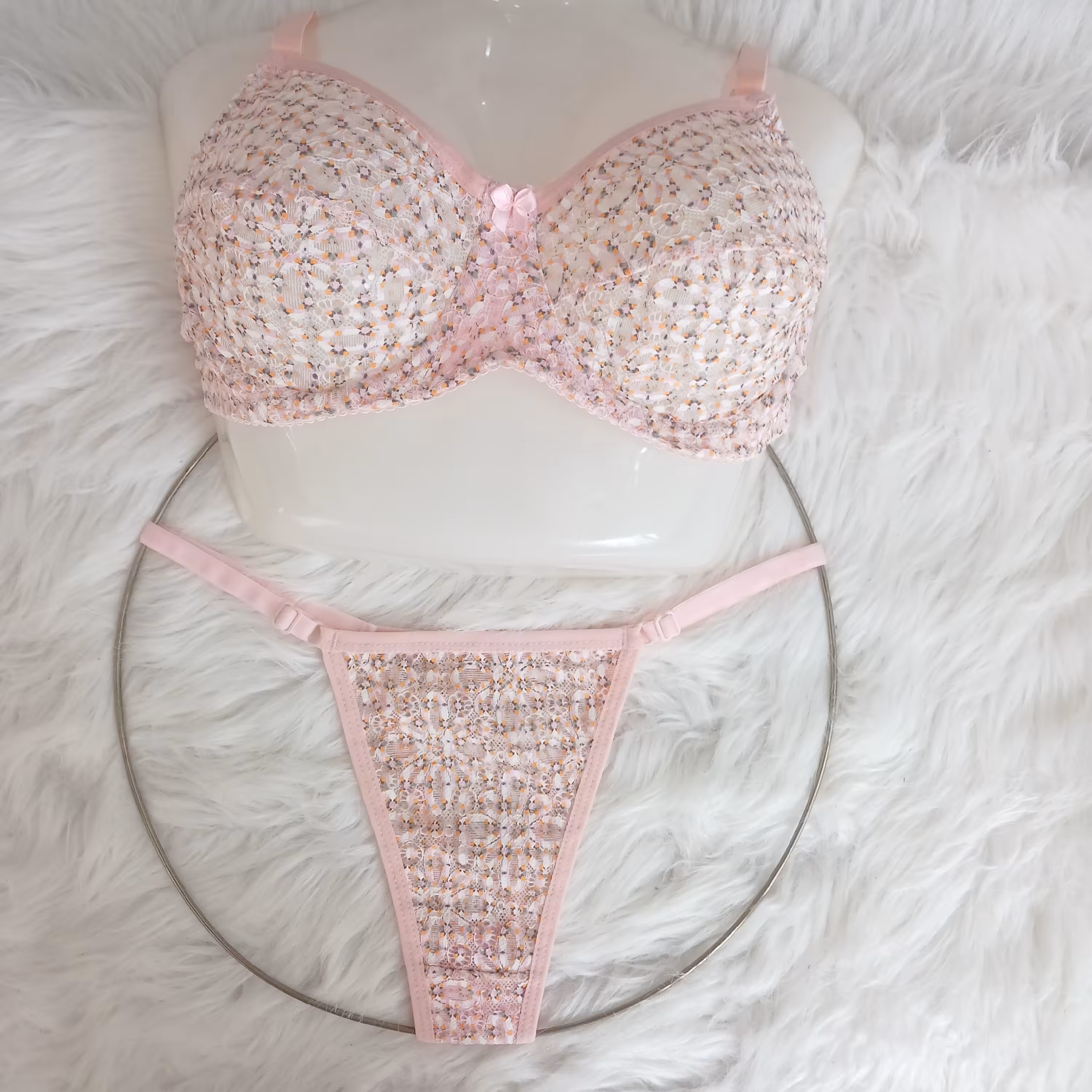 ست صورتی شورت رگلاژ  دار یعنی کوچیک و بزرگ میشه سوتین فتر دار  ایستادگی و کیفیت عالی