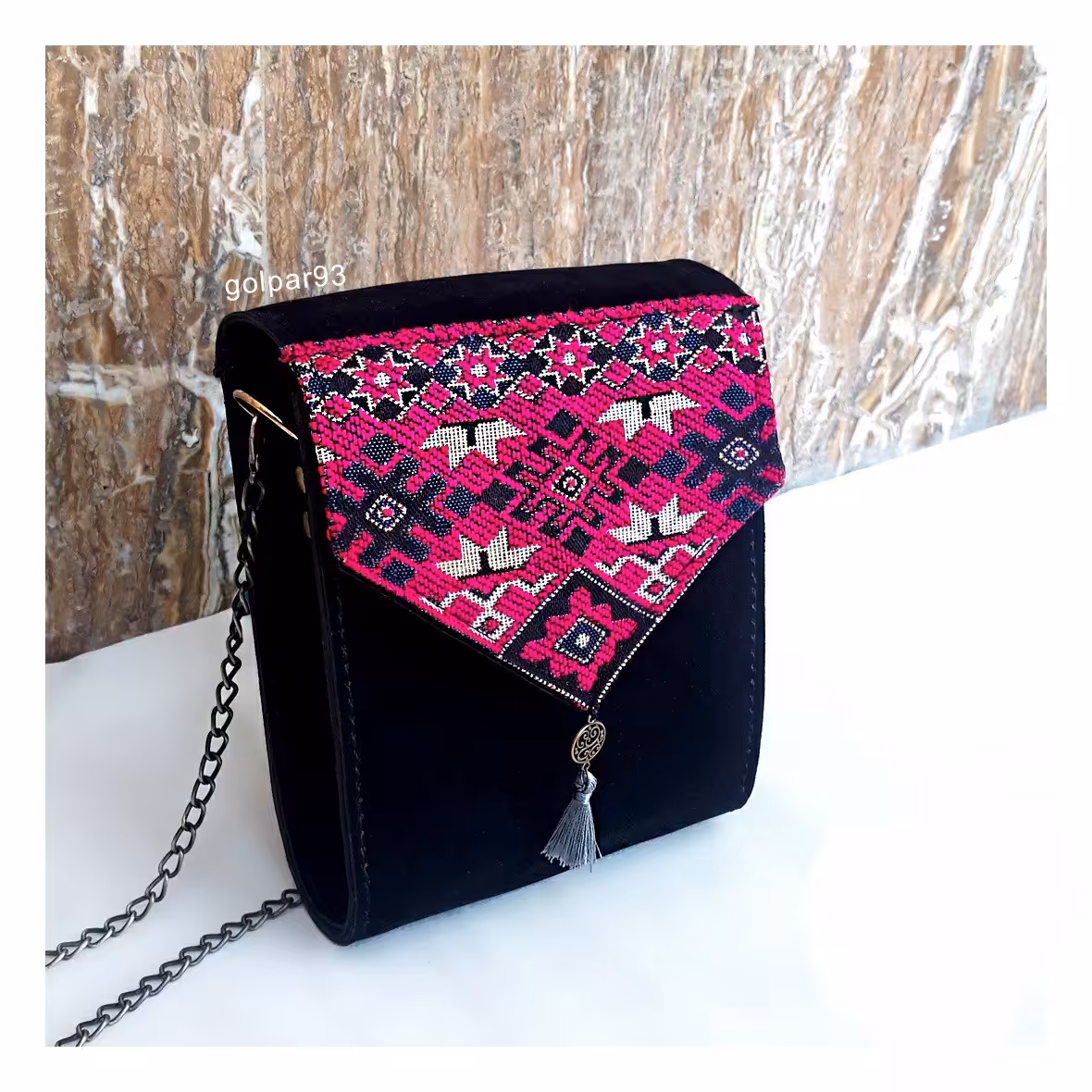 کیف سوزندوزی ارغوانی رنگ سال مانتو ست با این کیف موجود است