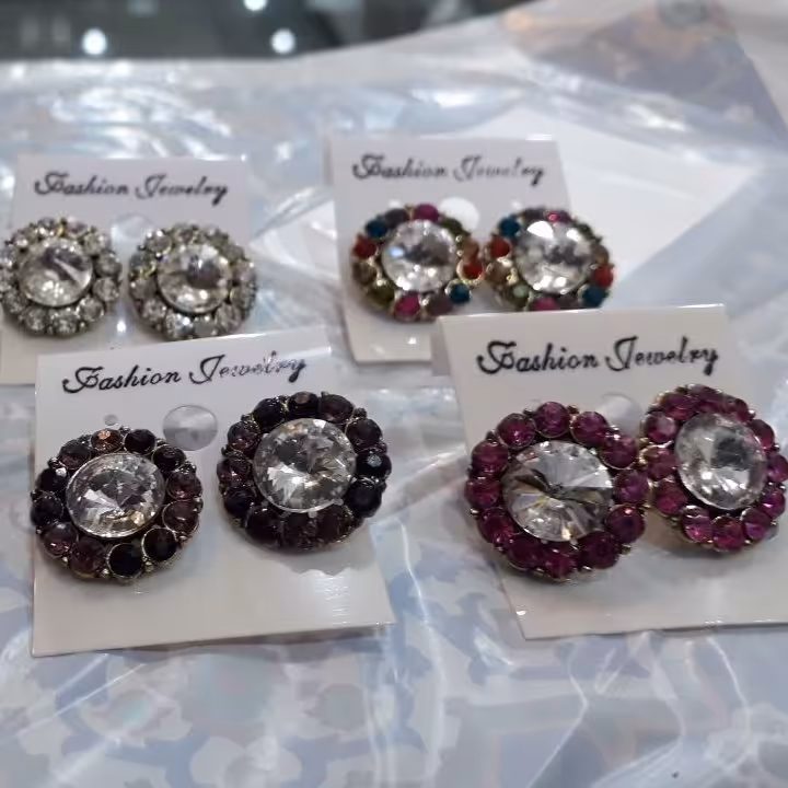 گوشواره میخی