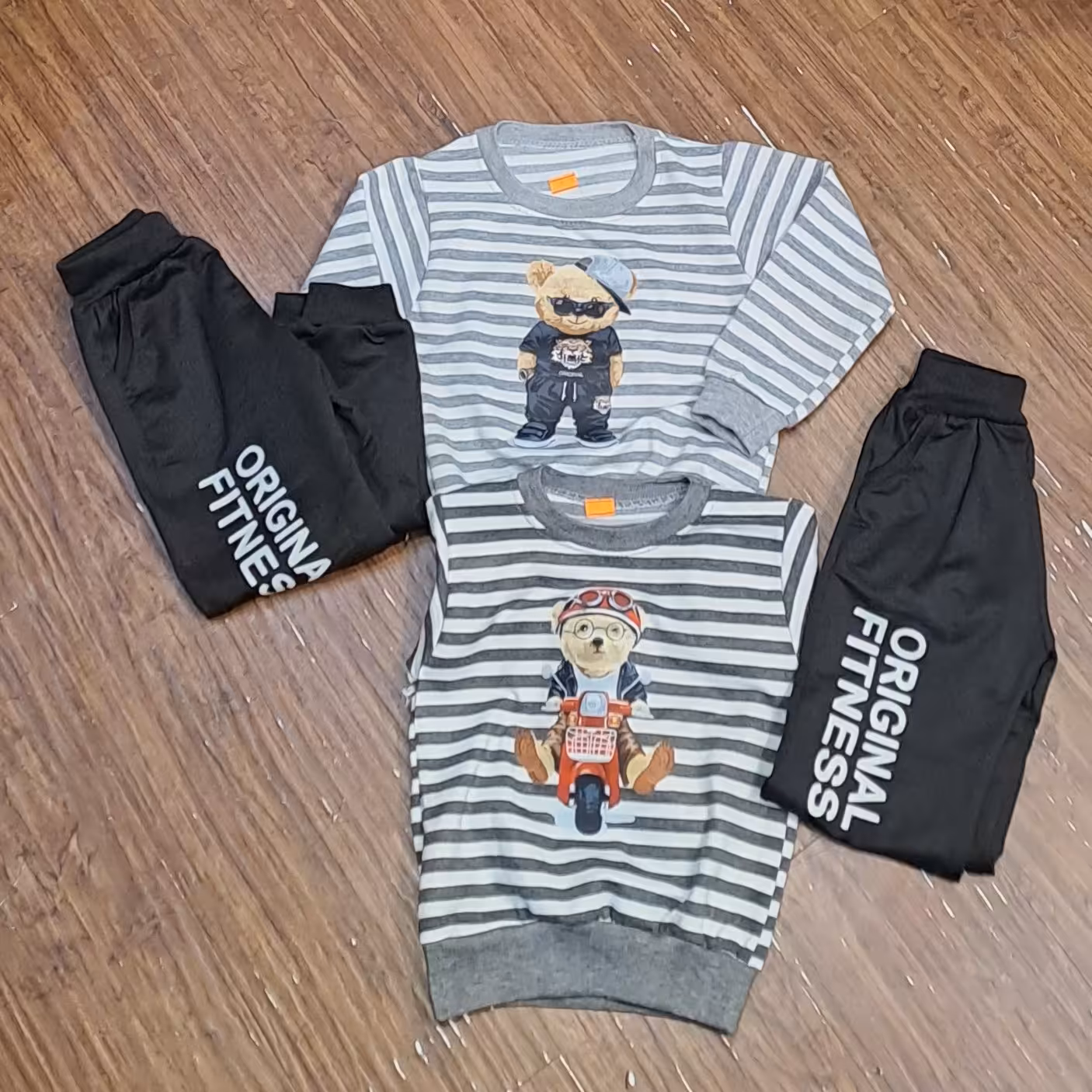 بلوز شلوار پسرانه تدی  چهار فصل مناسب برای 2تا 5سال لطفا قبل از خرید از موجودیت کالا اطلاع حاصل نمایید