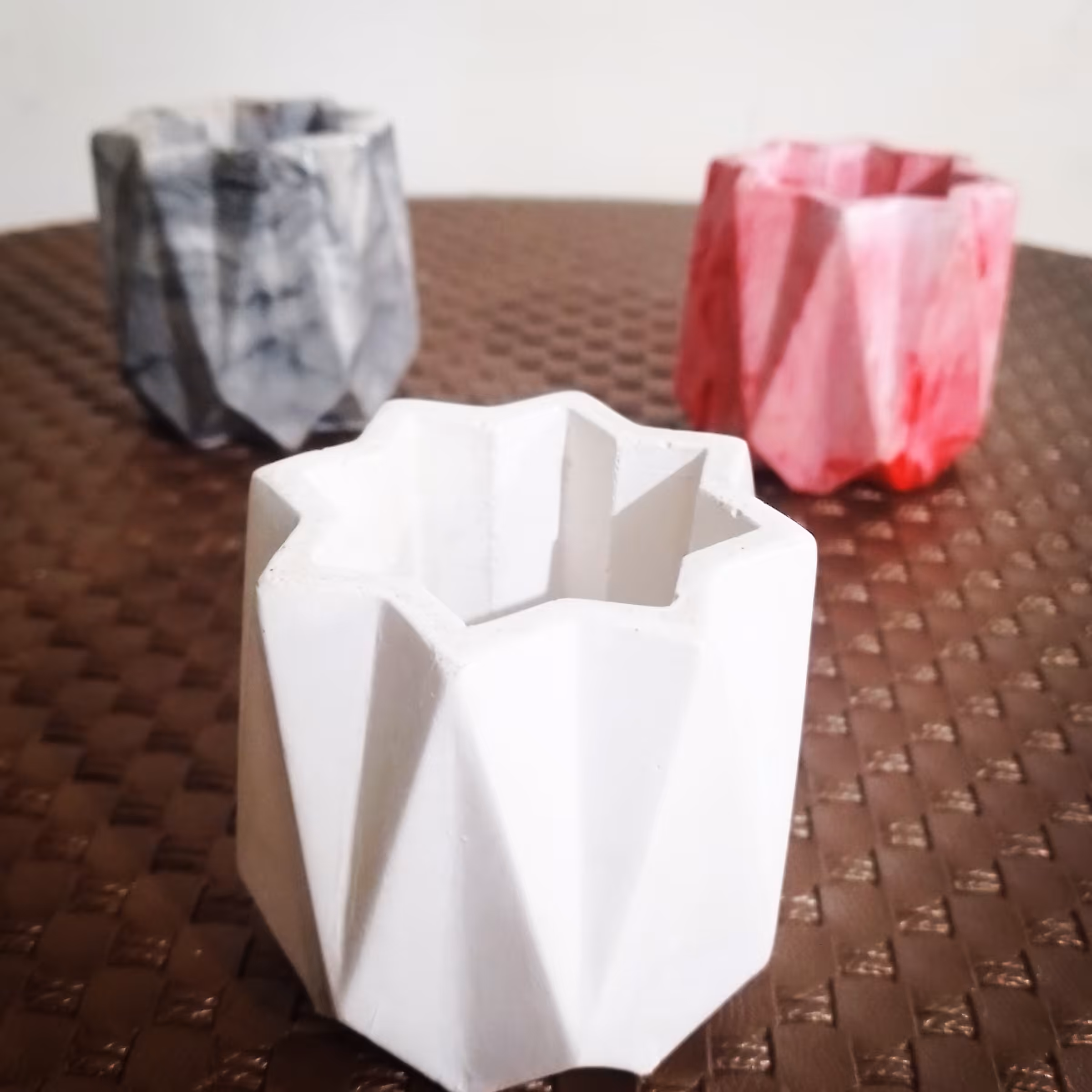 گلدان هشت پر  در رنگ های متنوع و دلخواه