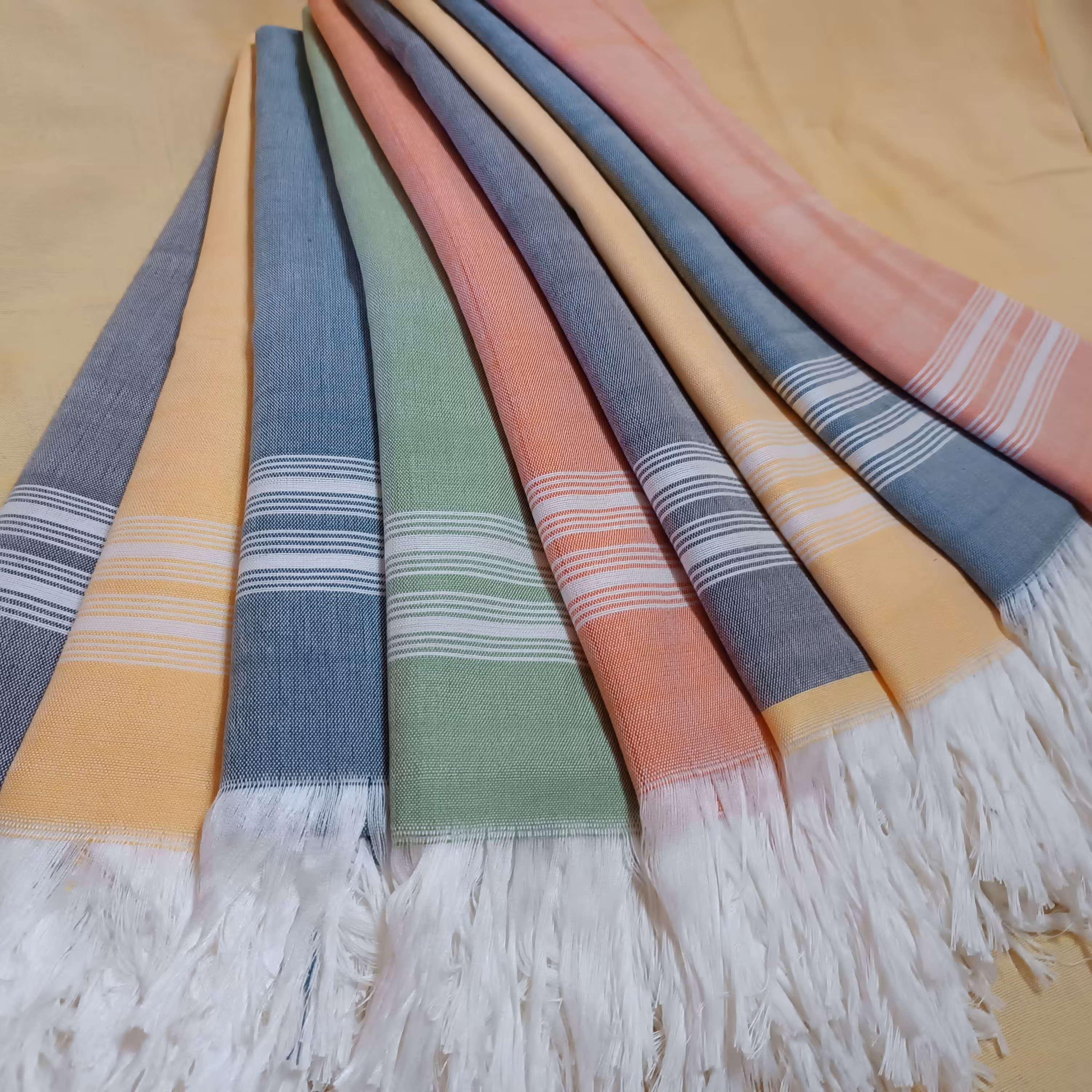 حوله حمام رنگی