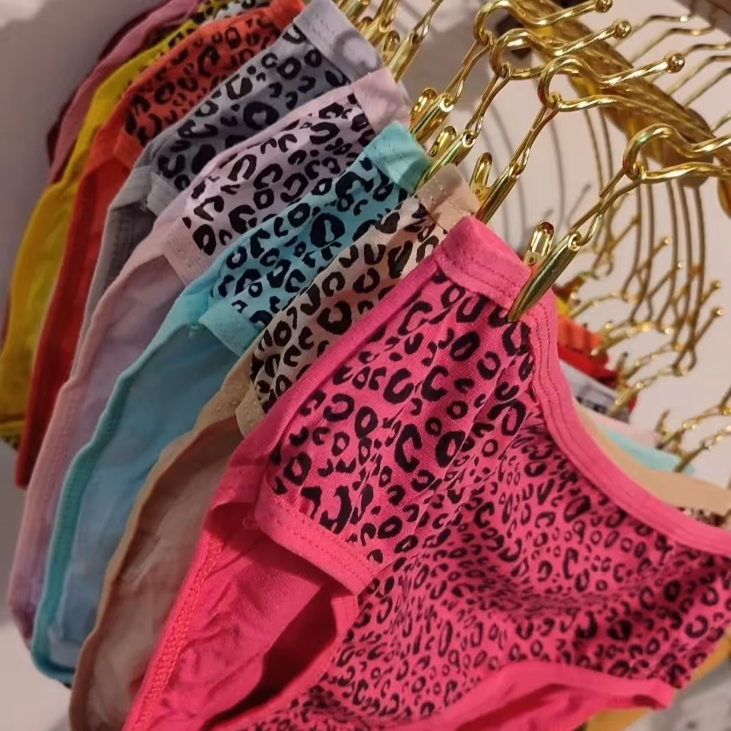 شورت زنانه پلنگی توت فرنگی زنبوری نهال در مدلا و رنگ متنوع فقط در گالری آنینازپوش 