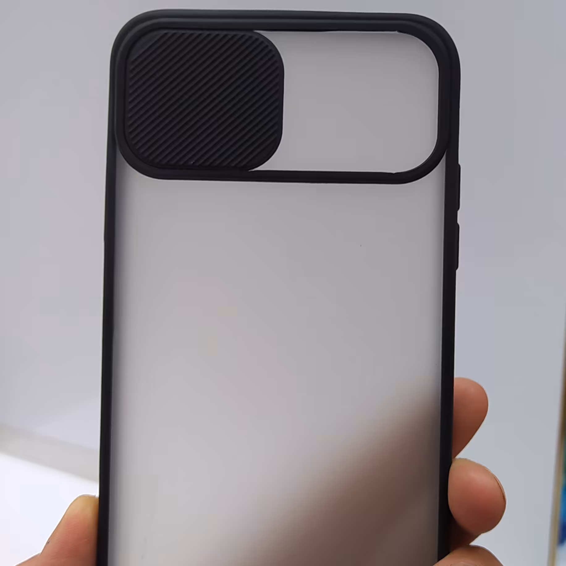 کاور گوشی آیفون 11pro max جنس کاور پشت مات دارای محافظ لنز کشویی بسیار شیک و ساده