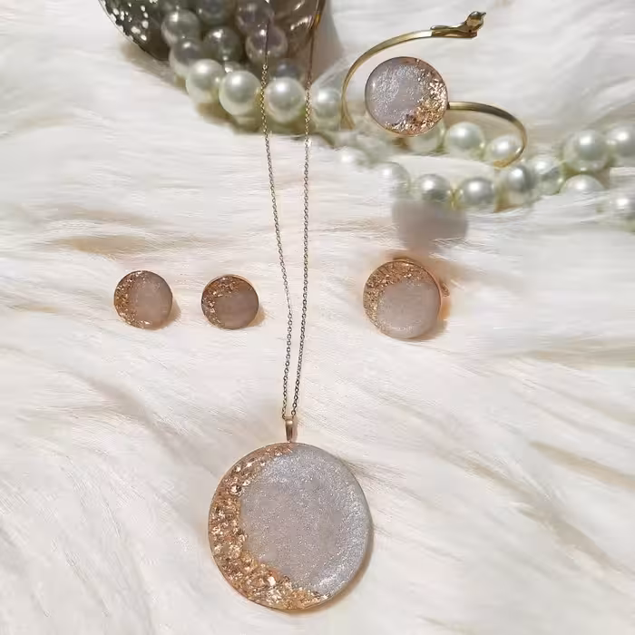 سرویس ماه سفید 