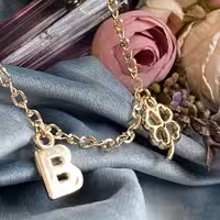 دستبند فوق العاده زیبا و خاص بینظیر در دست فوق العاده برای کادو تولد