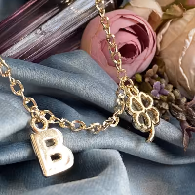 دستبند فوق العاده زیبا و خاص بینظیر در دست فوق العاده برای کادو تولد