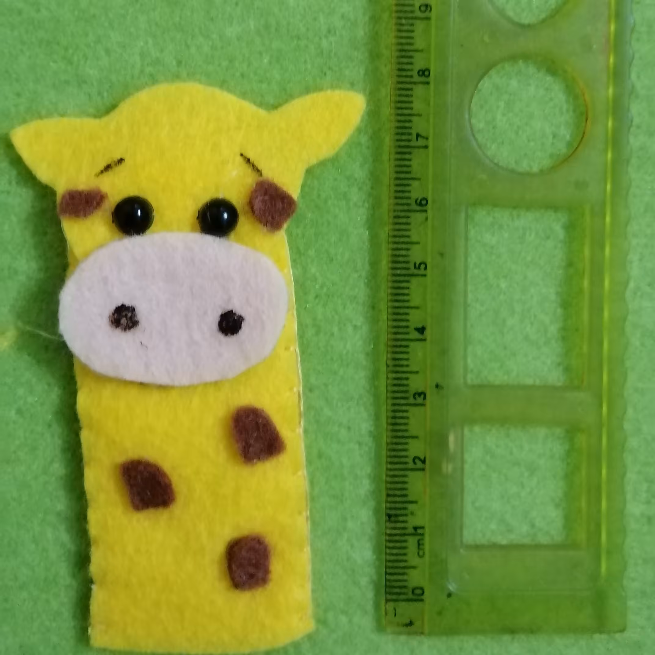 عروسک انگشتی مدل زرافه ترسو