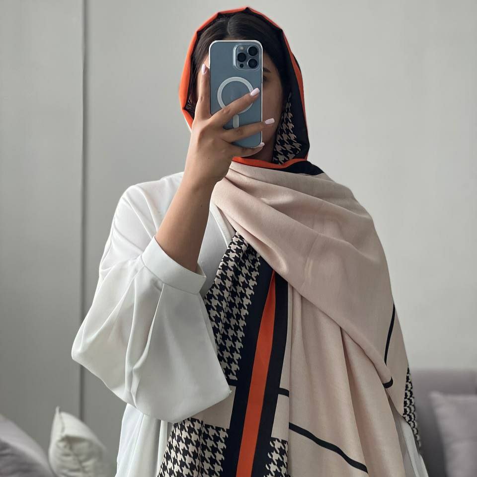 شال نخی دور دستدوز چهارفصل تضمین رنگ و کیفیت لیز نیس خنک و مناسب فصل ارسال رایگان قبل از ثبت موجودی گرفته شود