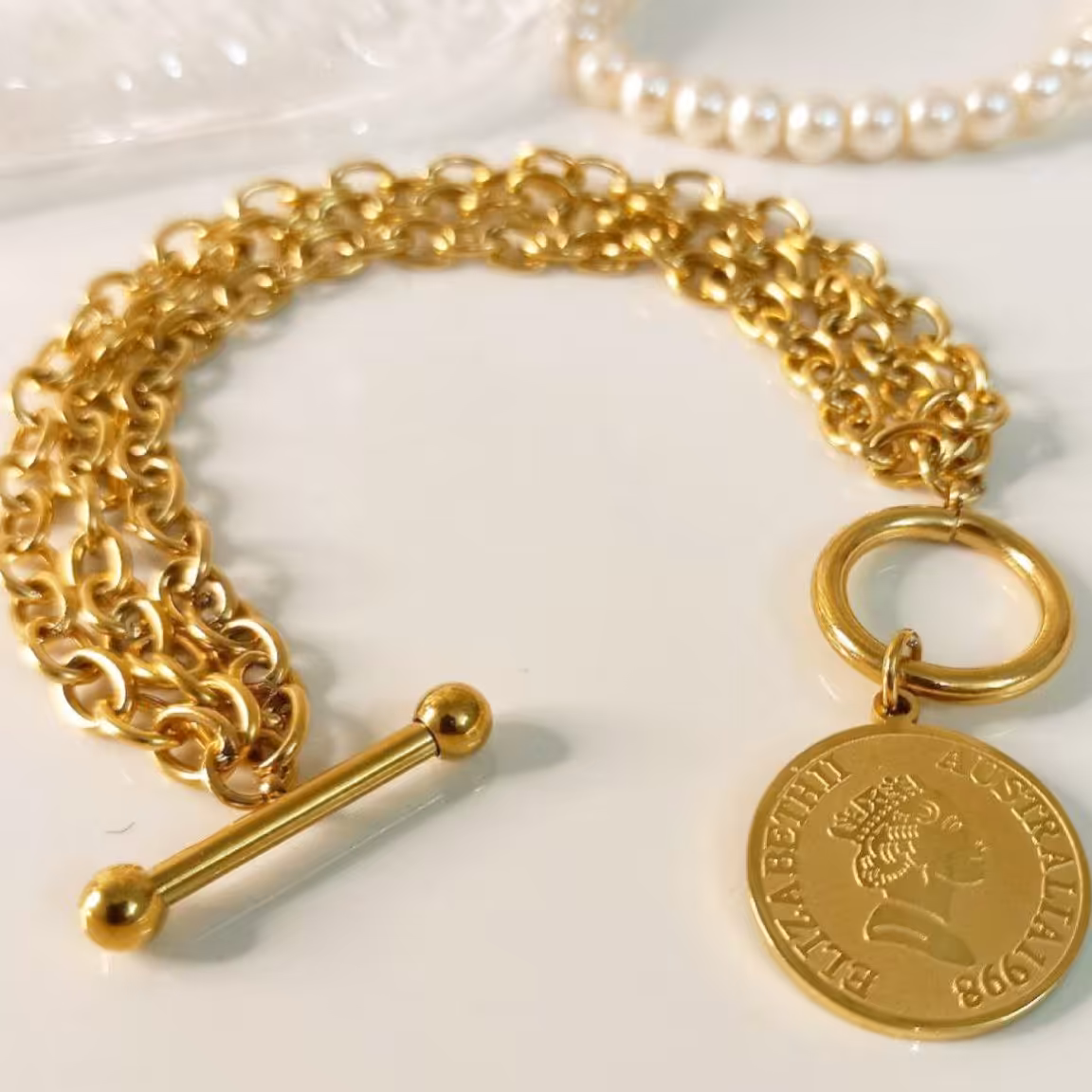 بدلیجات دستبند سکه ای قفل تی  رنگ ثابت 