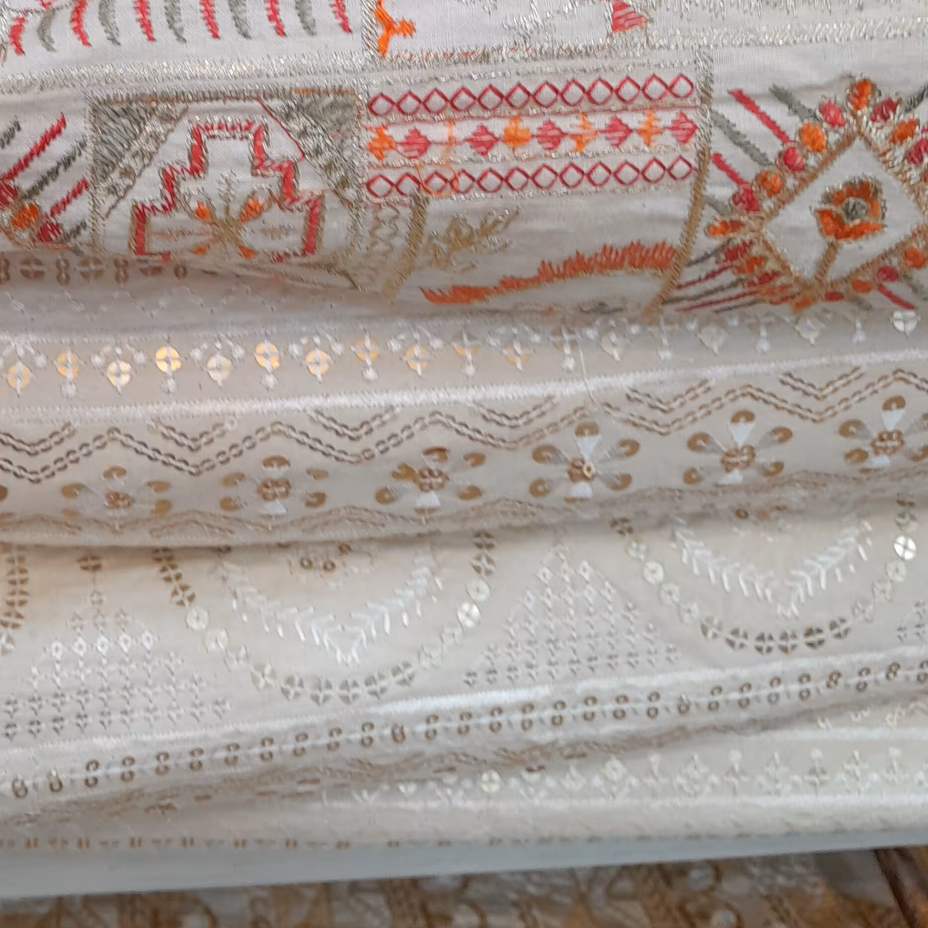 پارچه لنین سوزندوزی شده