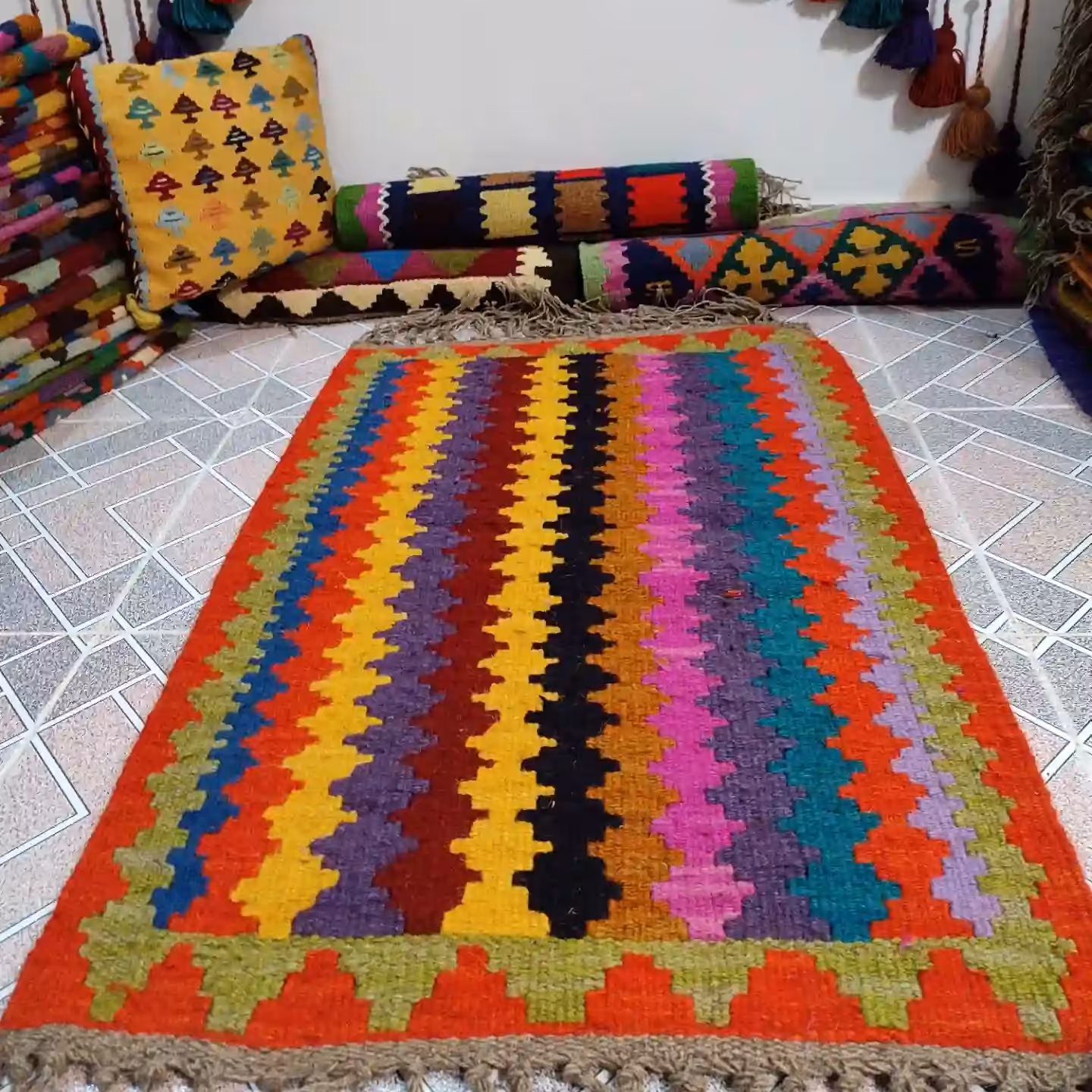 گلیم پادری دستبافت  با نخ پشمی اعلا  و با بافت خوب 