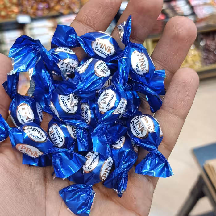 شکلات ترافل پینک pink نارگیلی خارجی خوشمزه و با کیفیت 100 گرمی آجیل و خشکبار مهران 