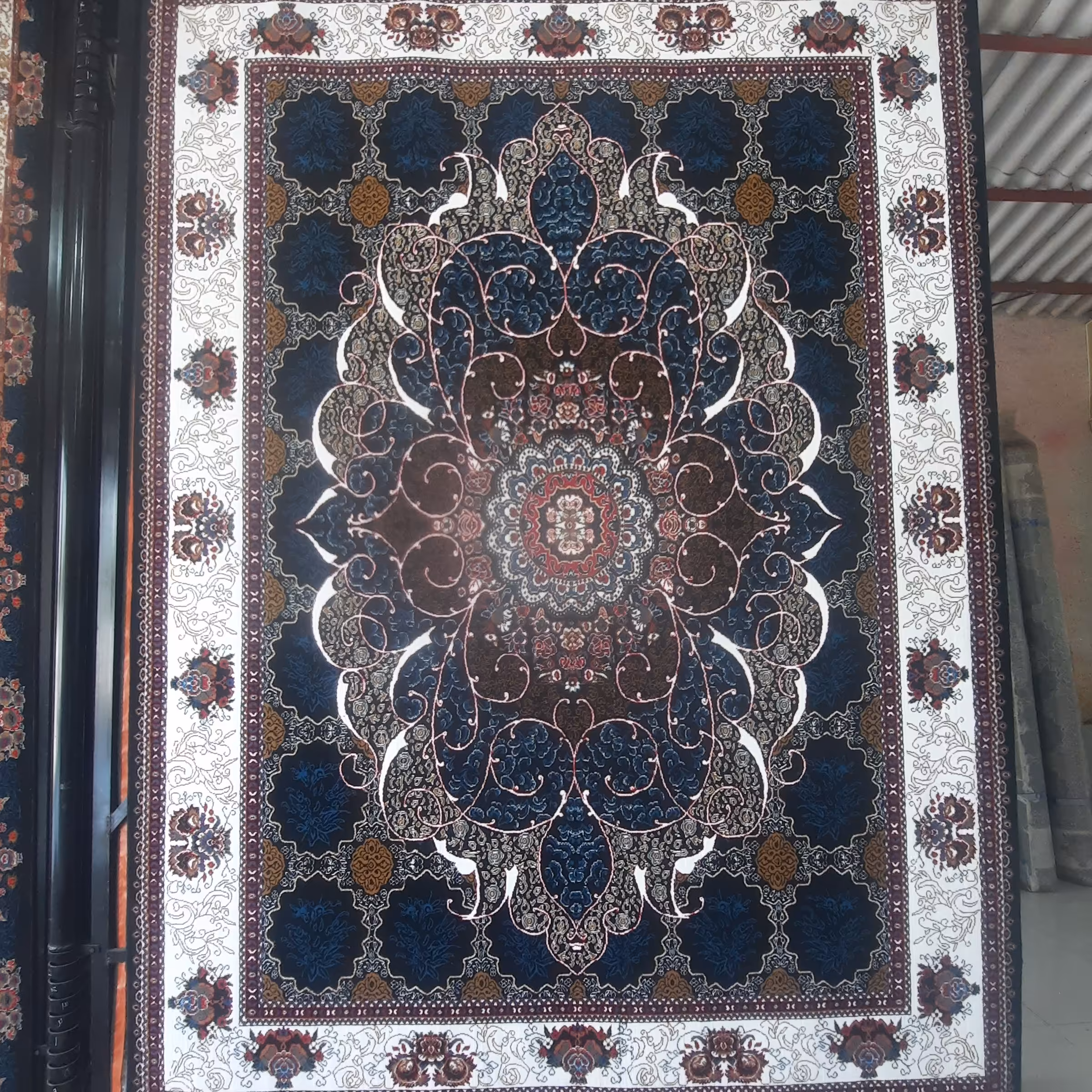 فرش چکاوک سورمه ای12متری 500شانه 7رنگ نخ بی سی اف رنگ ثابت کیفیت عالی بدون پرزدهی