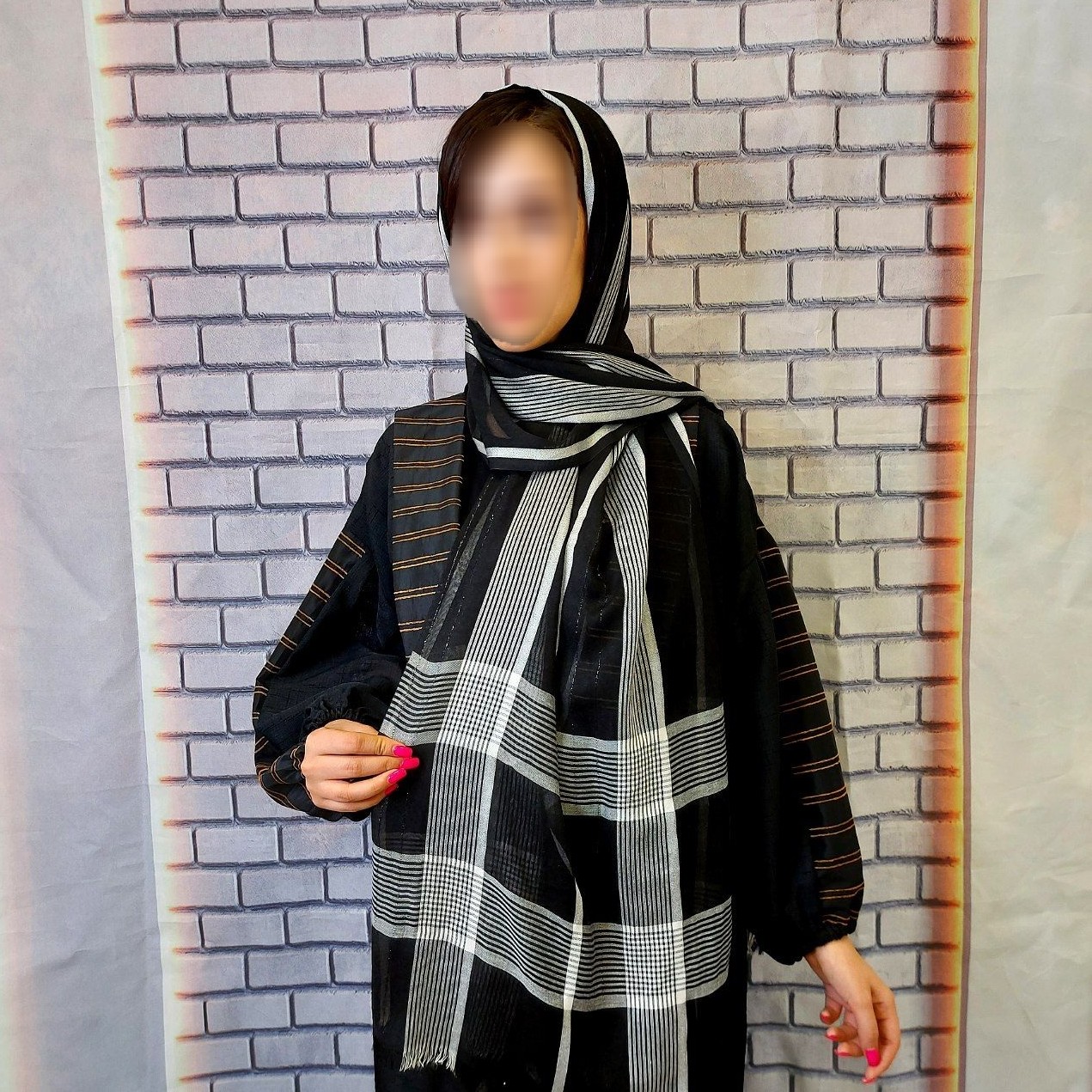 شال نخی لمه دار در دو رنگ طلایی و نقره ای سایز حدود 180 در 80