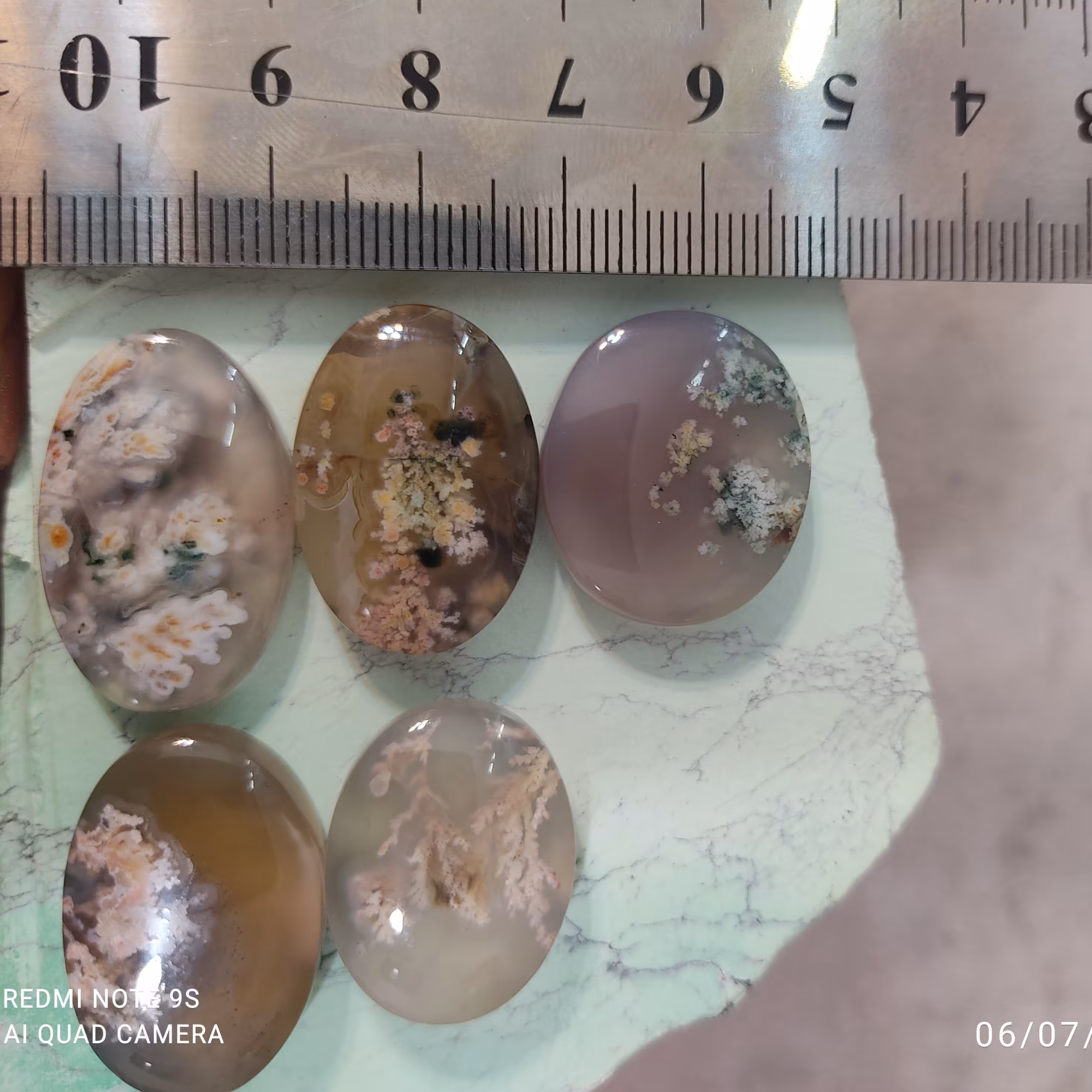   نگین شجر بهاری پنج عدد  یکجاسایزهای ذکر شده تقریبی است سایزهای واقعی در عکس کنار خط کش قابل رویت و واقعی میباشد