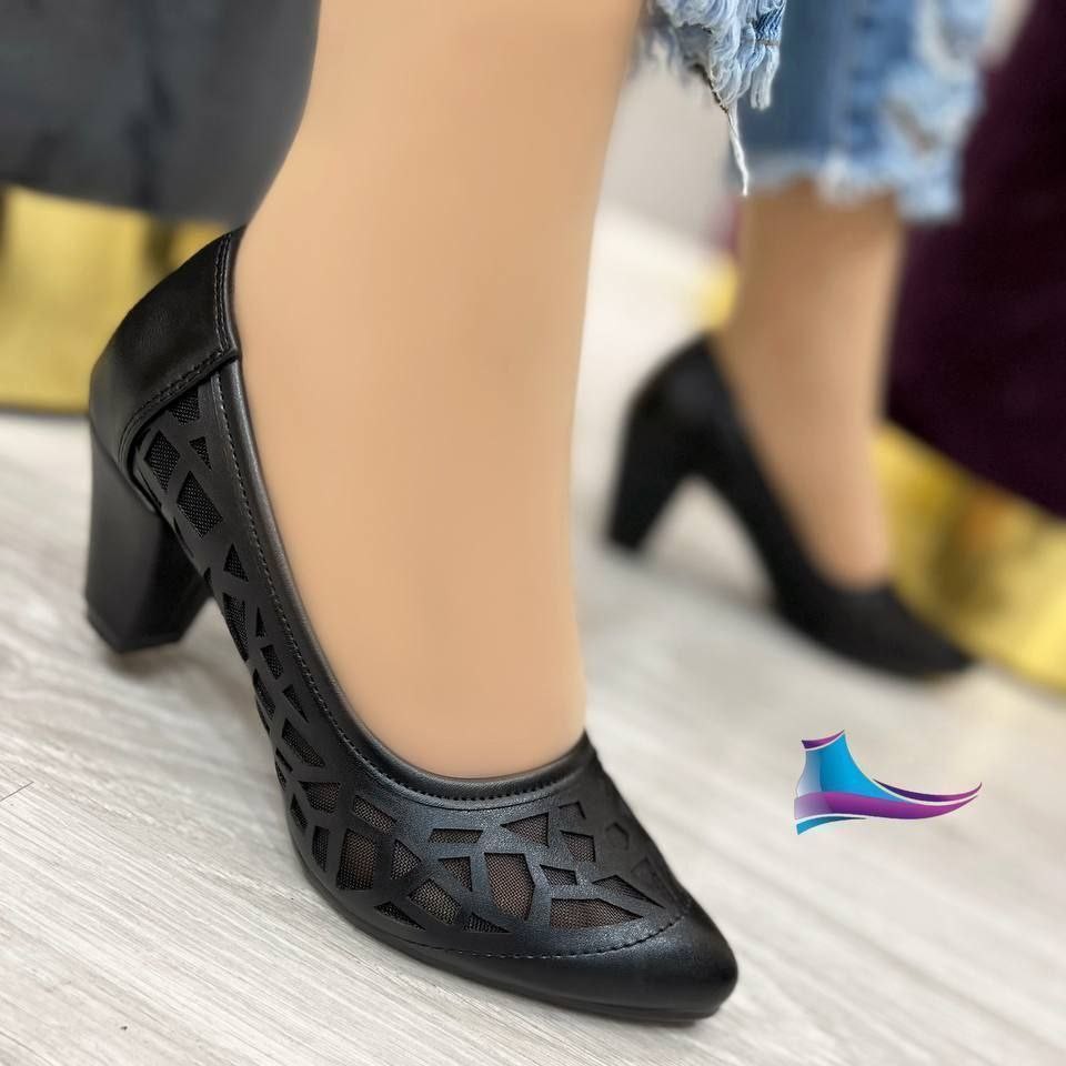 کفش مجلسی
کد 295
قالب استاندارد
پاخور عالی
پاشنه 7 سانت
جنس چرم
Size36ta41