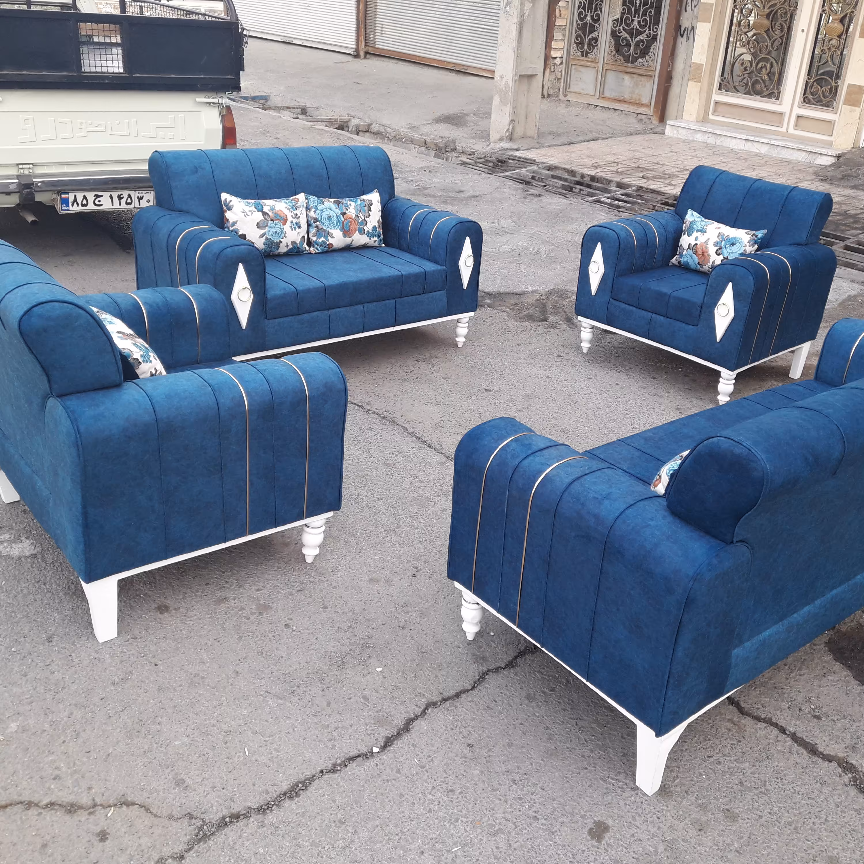 مبل اسکارلت پایه خراطی فوم سرد و چوب روس با 7 عدد کوسن