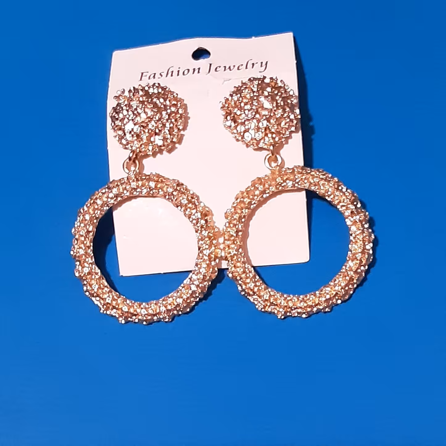 گوشواره میخی آویز.مدل: برند گوچی،طرح: فانتزی،دایره،جنس: استیل طلایی آبکاری شده،ساخت ترکیه