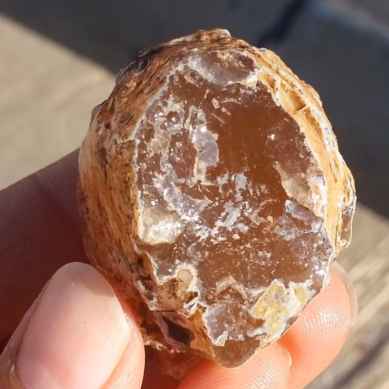 سنگ راف عقیق عسلی پر رنگ با کیفیت  100 در 100 طبیعی شاهکار خلقت با قابلیت ساخت چند نگین ارزشمند 
کد 10063