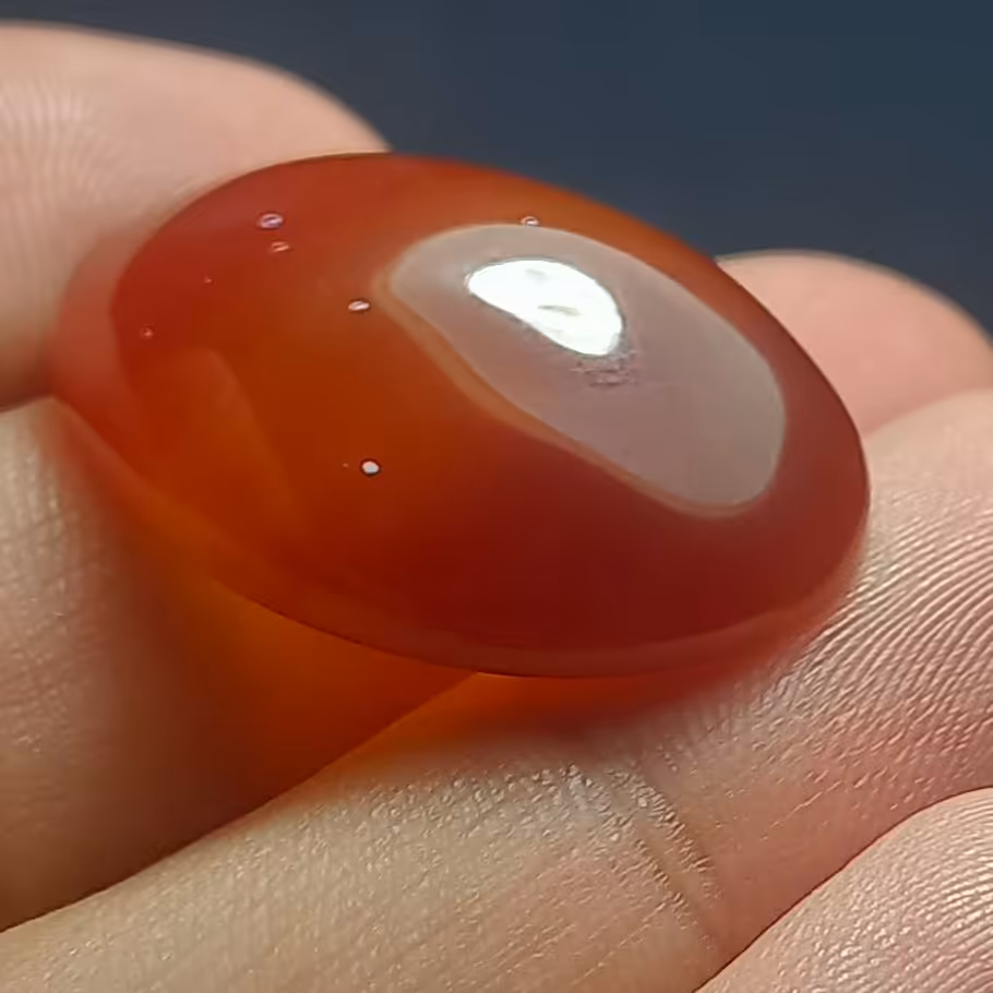 سنگ عقیق سرخ کبدی معدنی و طبیعی  خراسانی درشت و رگه دار و آبدار