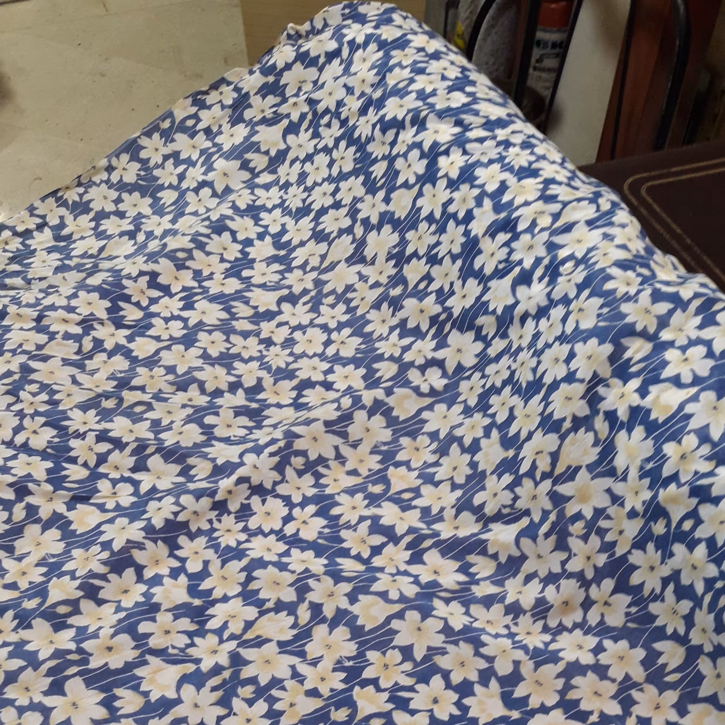 پارچه پیرهن و شلوار راحتی ، گل دار زمینه آبی (به صورت متری )