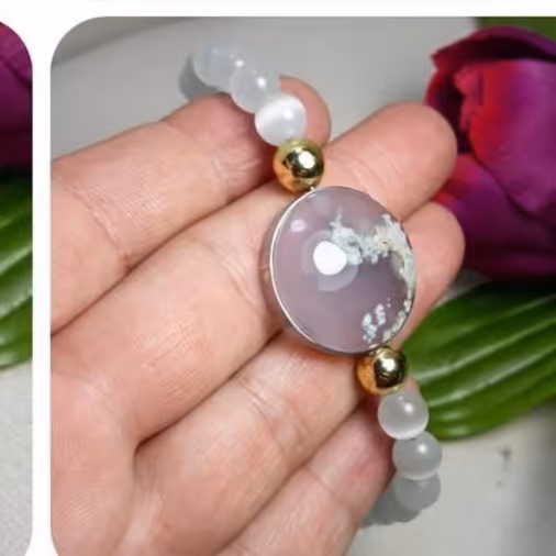 دستبند عقیق شکوفه ای . گره کشویی داره کوچک و بزرگ میشه  کار دست هست