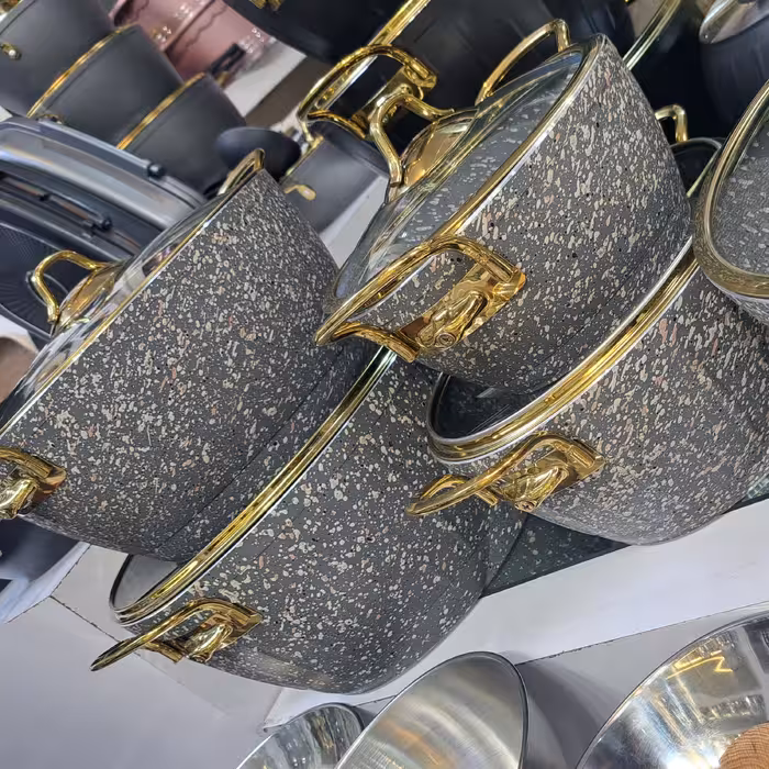 سرویس قابلمه چدن گرانیتی 11 پارچه  قالب ویولا برند اویز پلاس رنگ طوسی دسته طلا